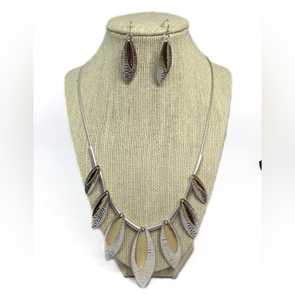C1946 Silvertone Leaves Necklace and Dangle Earrings Set Metallic Retro Boho
